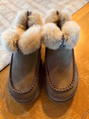 UGG Ultra Mini Alpine Booties. Size 6
